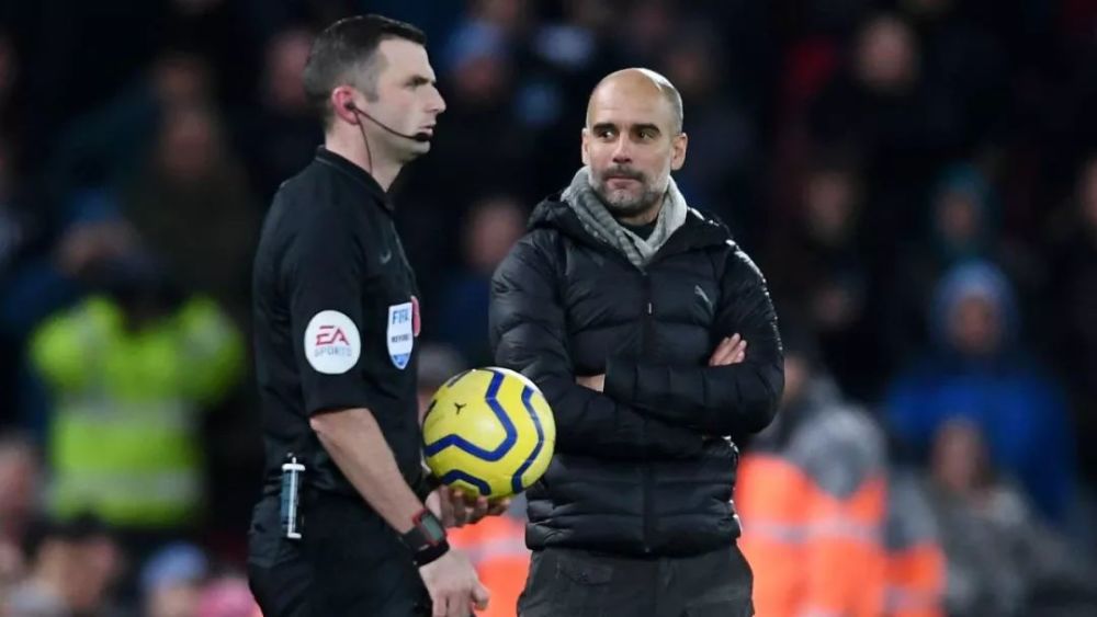  裁判判罚争议不断，VAR技术成焦点话题  