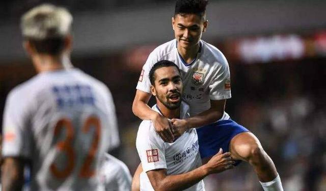  荷兰中场新核加盟皇马，银河战舰再添强援